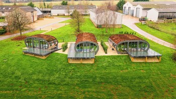 sustainable 2bd pod on old chalford farm