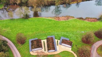 sustainable 2bd pod on old chalford farm