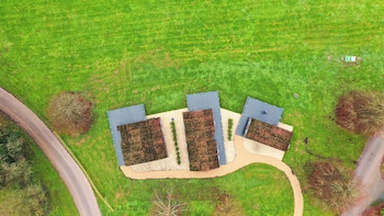 sustainable 2bd pod on old chalford farm