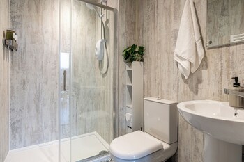 sustainable 2bd pod on old chalford farm