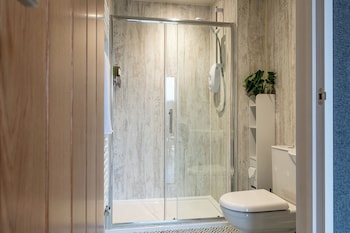 sustainable 2bd pod on old chalford farm
