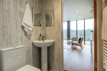 sustainable 2bd pod on old chalford farm