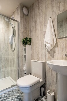 sustainable 2bd pod on old chalford farm