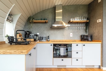 Sustainable 2Bd Pod On Old Chalford Farm,,2 star