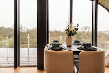 sustainable 2bd pod on old chalford farm