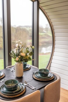 sustainable 2bd pod on old chalford farm