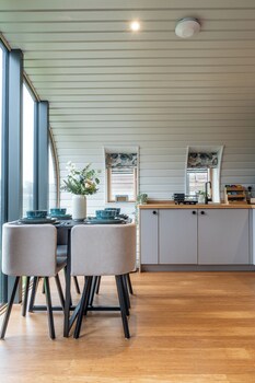sustainable 2bd pod on old chalford farm