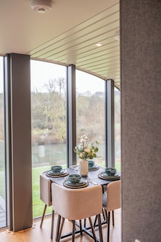 sustainable 2bd pod on old chalford farm