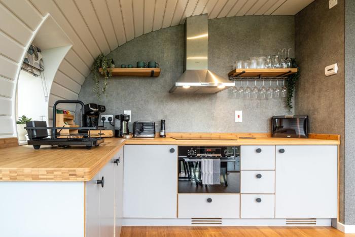 sustainable 2bd pod on old chalford farm