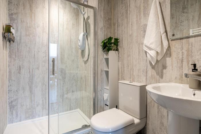 sustainable 2bd pod on old chalford farm