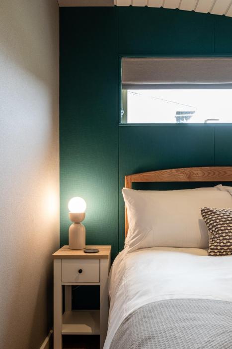 sustainable 2bd pod on old chalford farm
