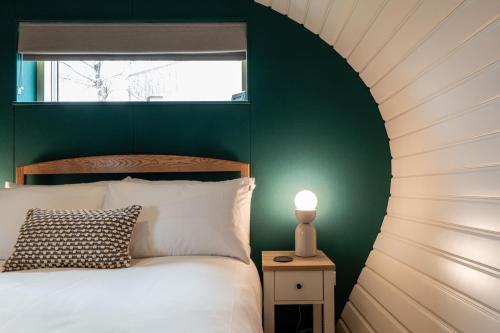 sustainable 2bd pod on old chalford farm