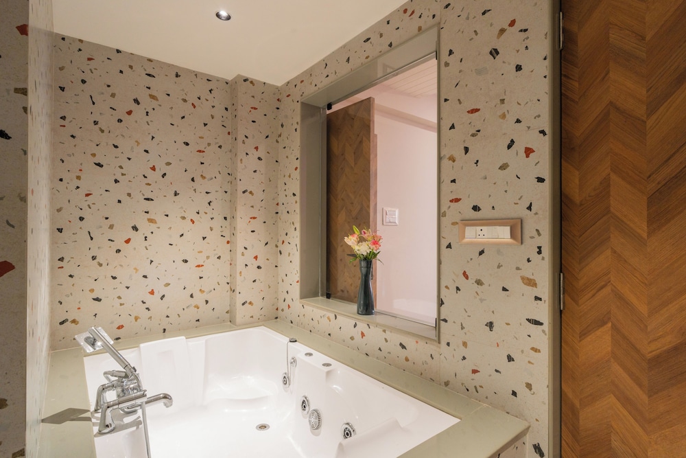 elivaas kamerios brisa 1bhk with jacuzzi