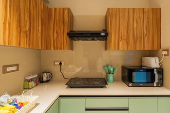 Elivaas Kamerios Brisa 1Bhk With Jacuzzi,,4 star