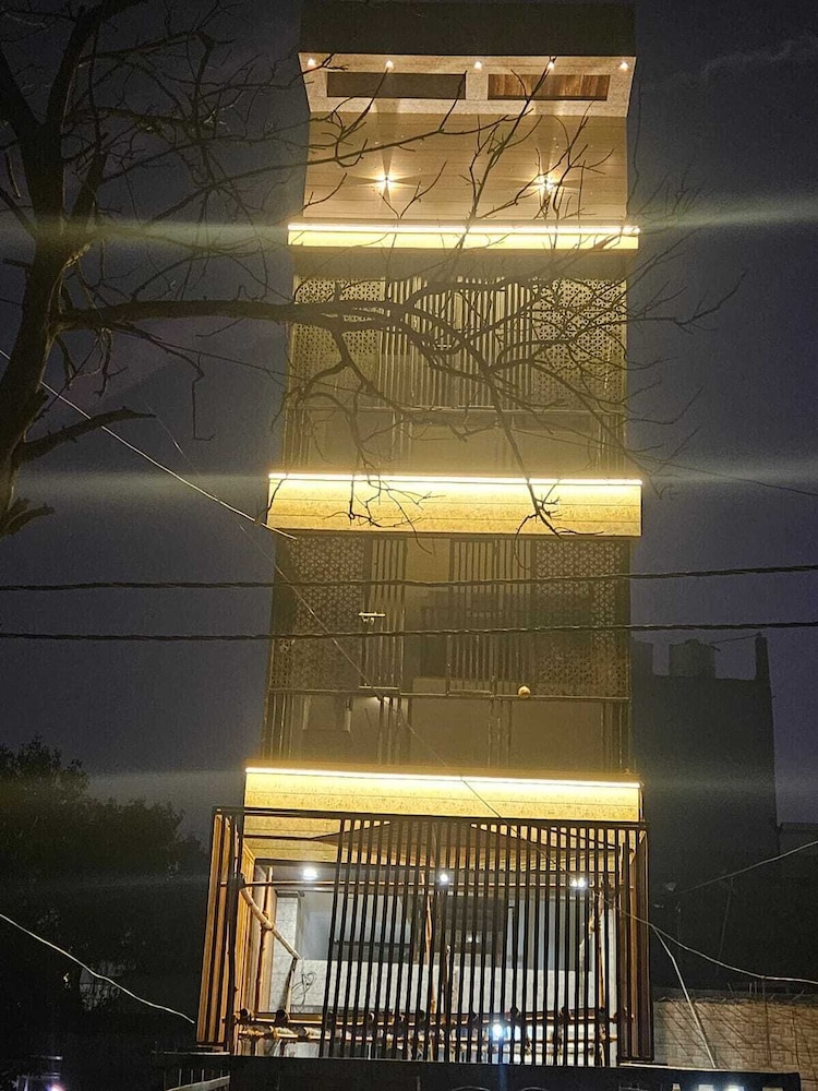 gaurav inn