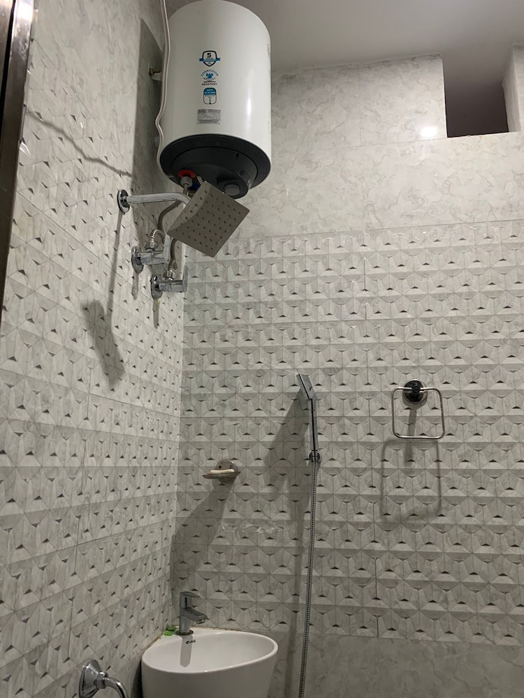 gaurav inn