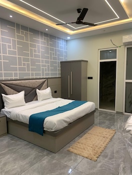 gaurav inn