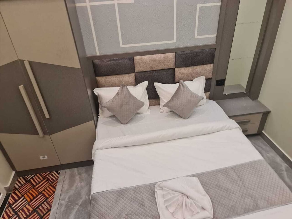 gaurav inn