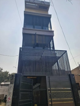 gaurav inn