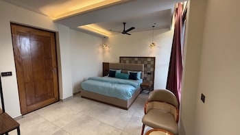 yes hotel by the ganges