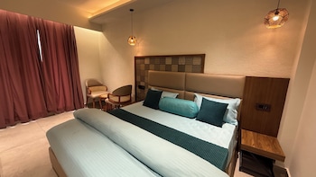 yes hotel by the ganges