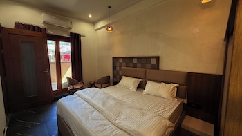 yes hotel by the ganges