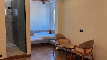 yes hotel by the ganges