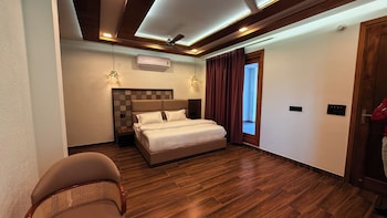 yes hotel by the ganges