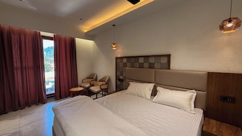 yes hotel by the ganges