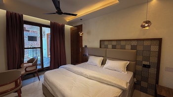 yes hotel by the ganges