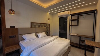 yes hotel by the ganges