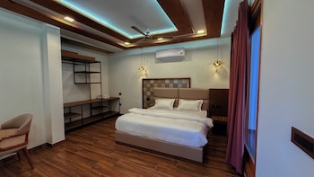 yes hotel by the ganges