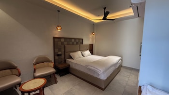 yes hotel by the ganges