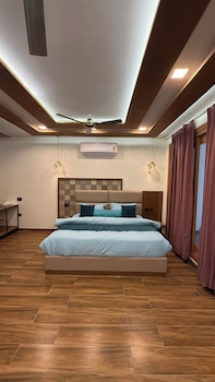 yes hotel by the ganges