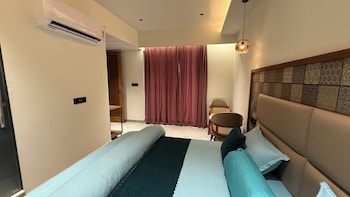 yes hotel by the ganges