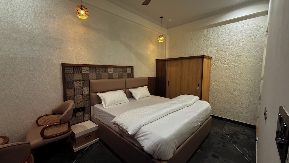 yes hotel by the ganges