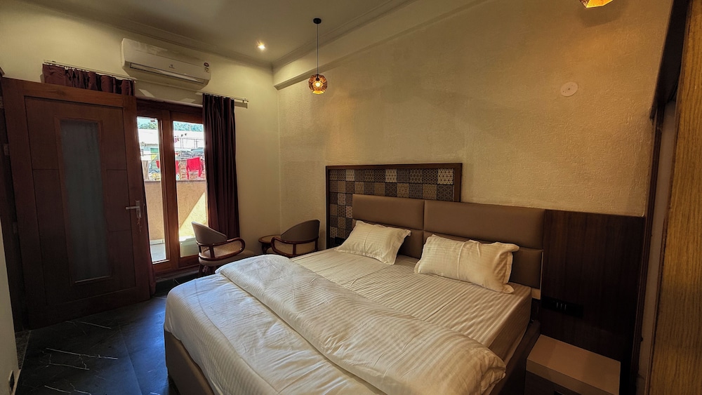 yes hotel by the ganges