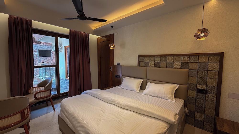 yes hotel by the ganges