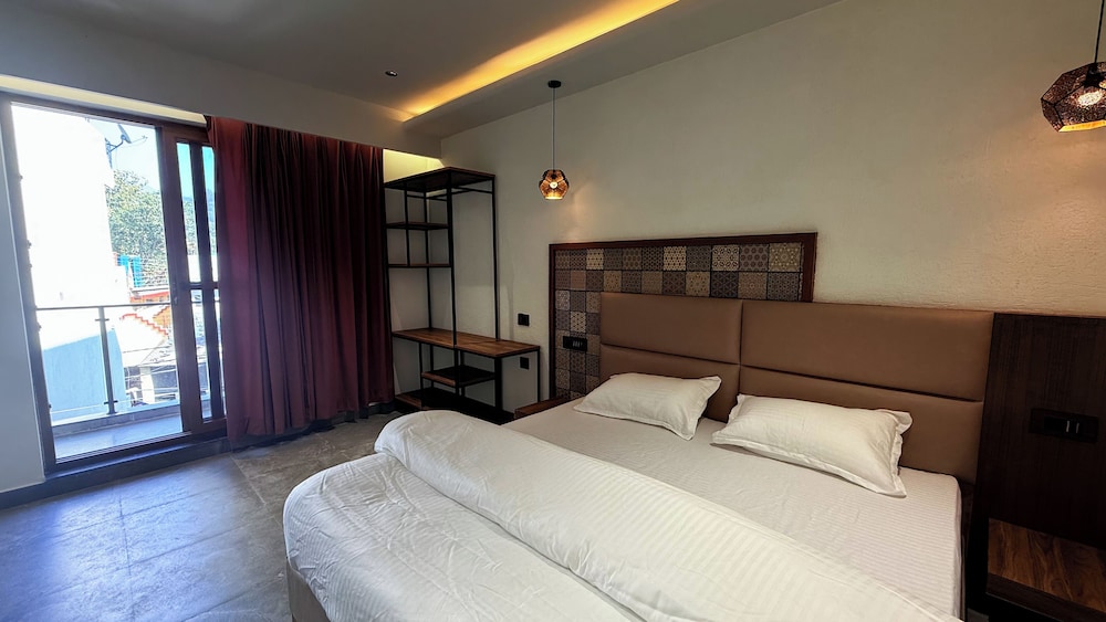 yes hotel by the ganges