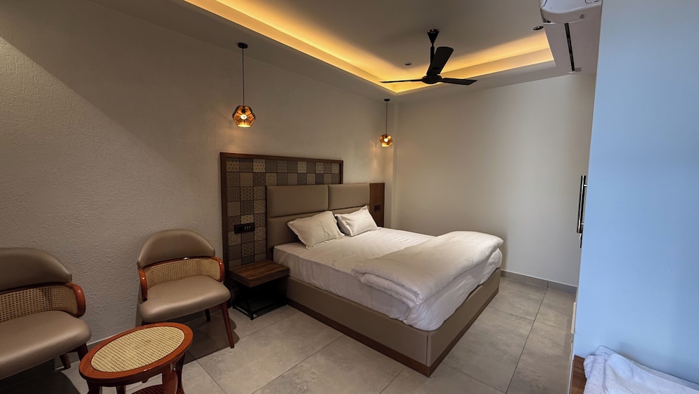 yes hotel by the ganges