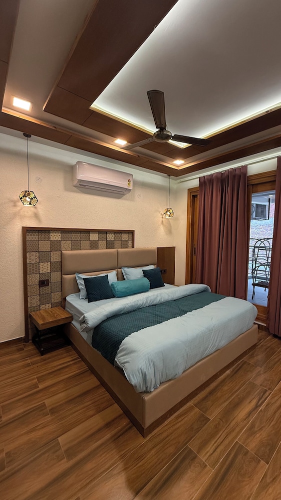 yes hotel by the ganges