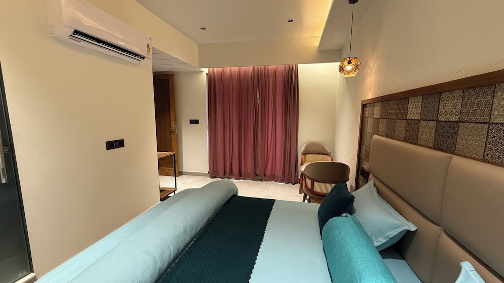 yes hotel by the ganges