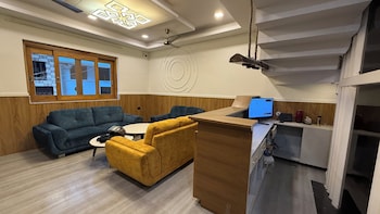 Yes Hotel By The Ganges,,3 star