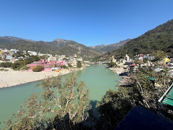 yes hotel by the ganges