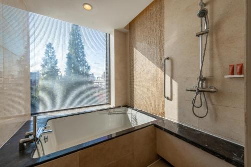 crowne plaza hotel shanghai by ihg