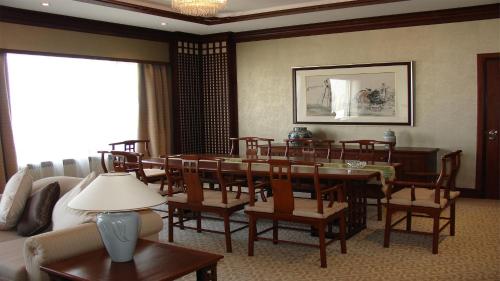 crowne plaza hotel shanghai by ihg