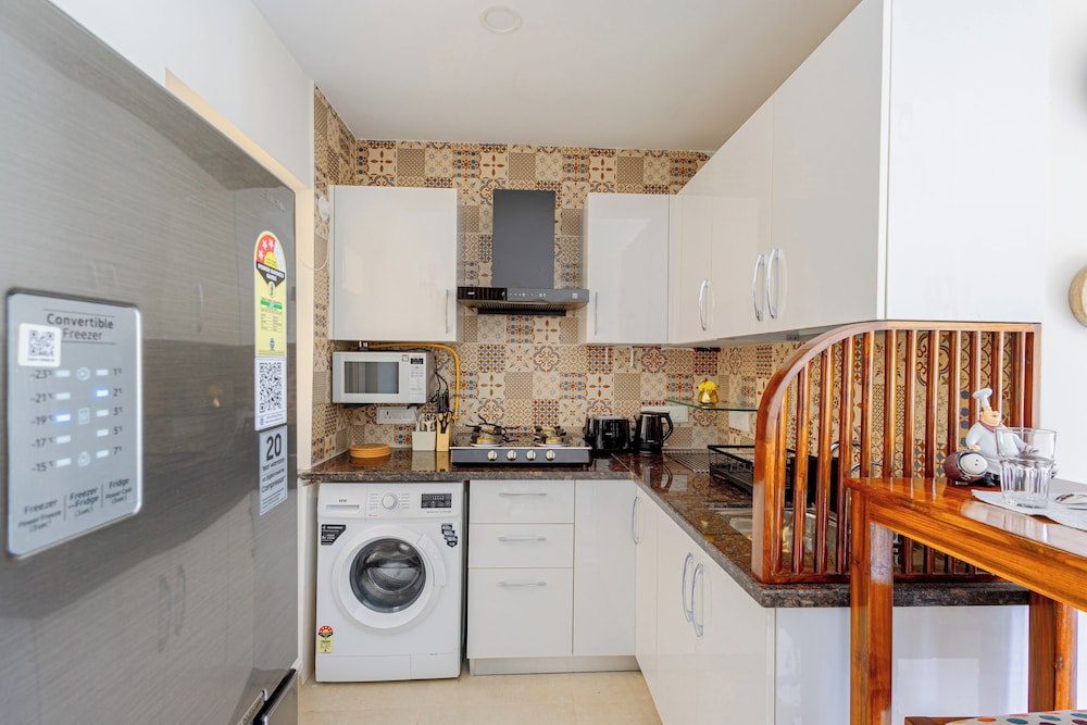 alaya stays veera marina 1bhk with pool