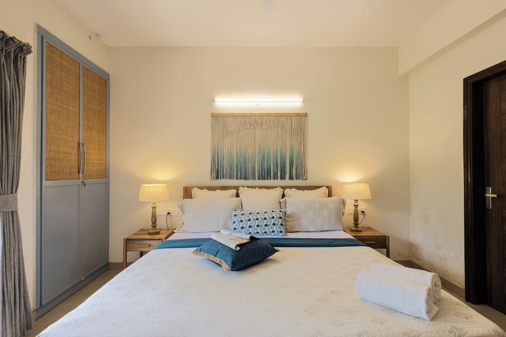 alaya stays veera marina 1bhk with pool