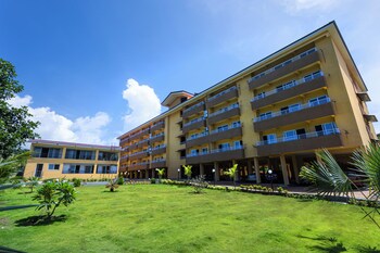 alaya stays veera marina 1bhk with pool