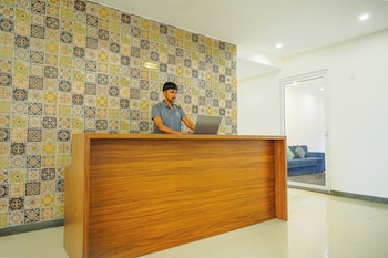 Alaya Stays Veera Marina 1Bhk With Pool,,3 star